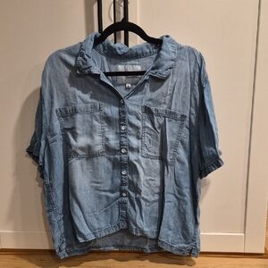 💙Lola River - Light Wash Denim Button-Up Shirt